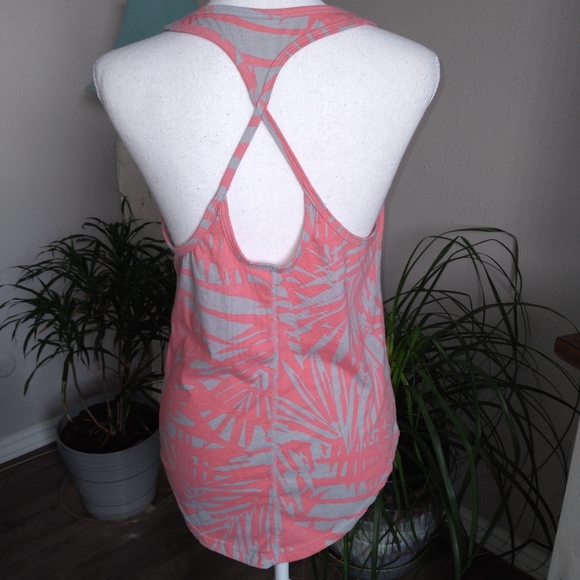 3 for $10 Womens tank top - Picture 4 of 5